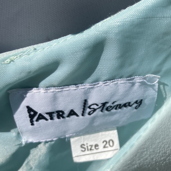 Size 20 multi layer sheer sea foam green dress - Picture 6 of 7